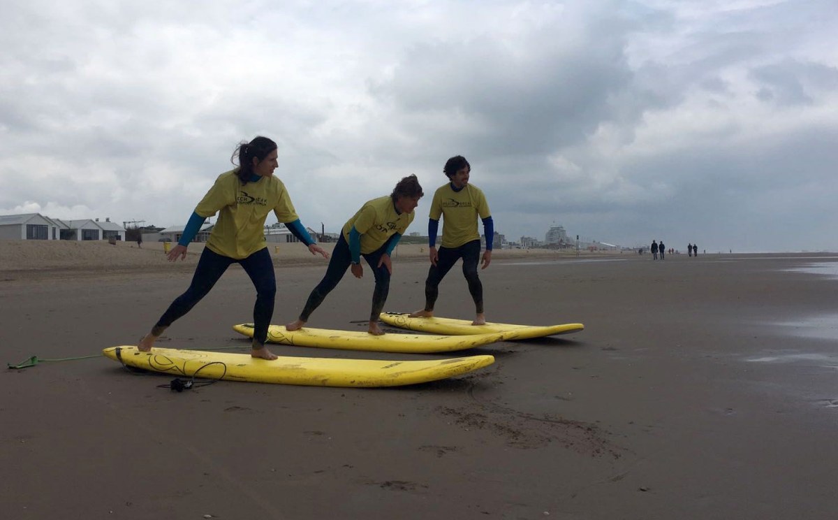 everyone.org echipa care învață să facă surf